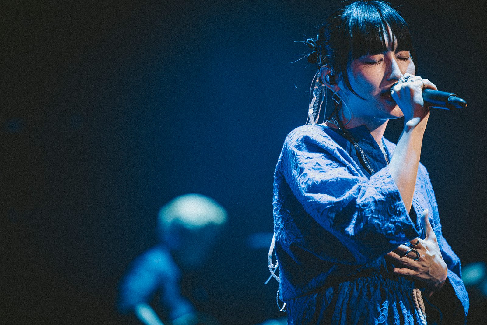 作曲家・澤野弘之の才能の底知れなさを感じた一夜――SawanoHiroyuki[nZk]の10周年を豪華ゲストが祝ったライブイベント「SawanoHiroyuki[nZk] 10th Anniversary LIVE “A=Z”」レポート - 画像一覧（15/18）