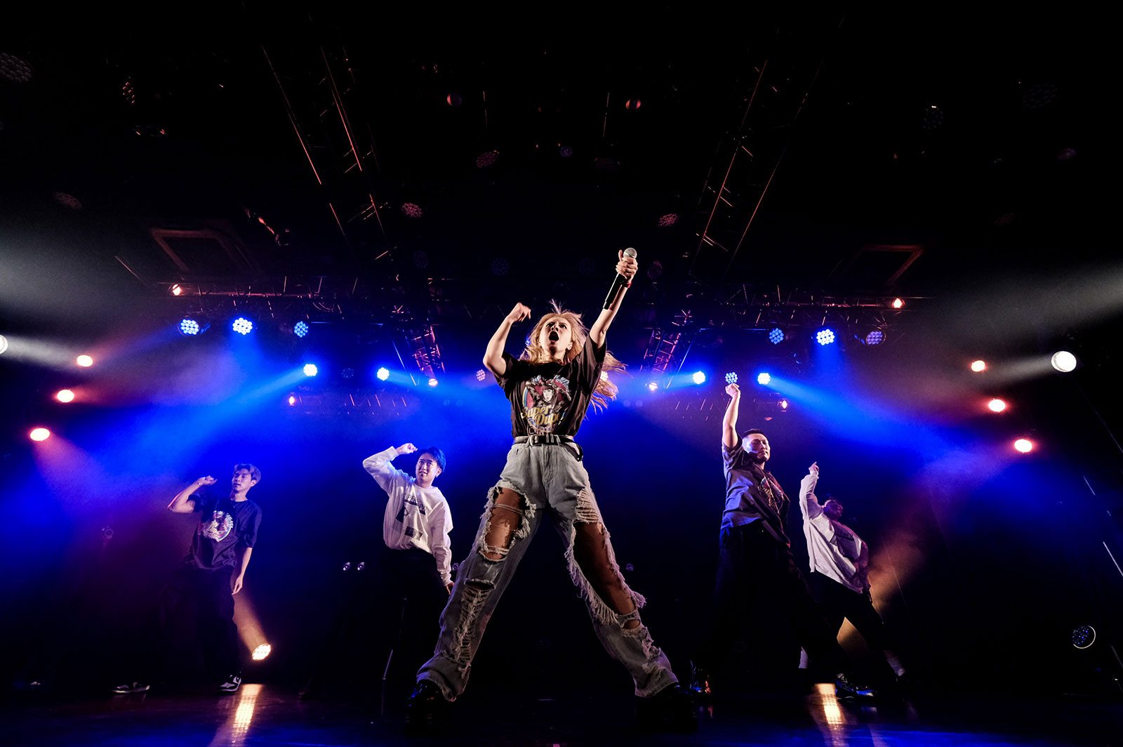 玉置成実、誕生日の夜をファンと祝う！“Nami Tamaki LIVE 2025 -SUPER DUPER TOUR-”日本公演をレポート - 画像一覧（2/12）