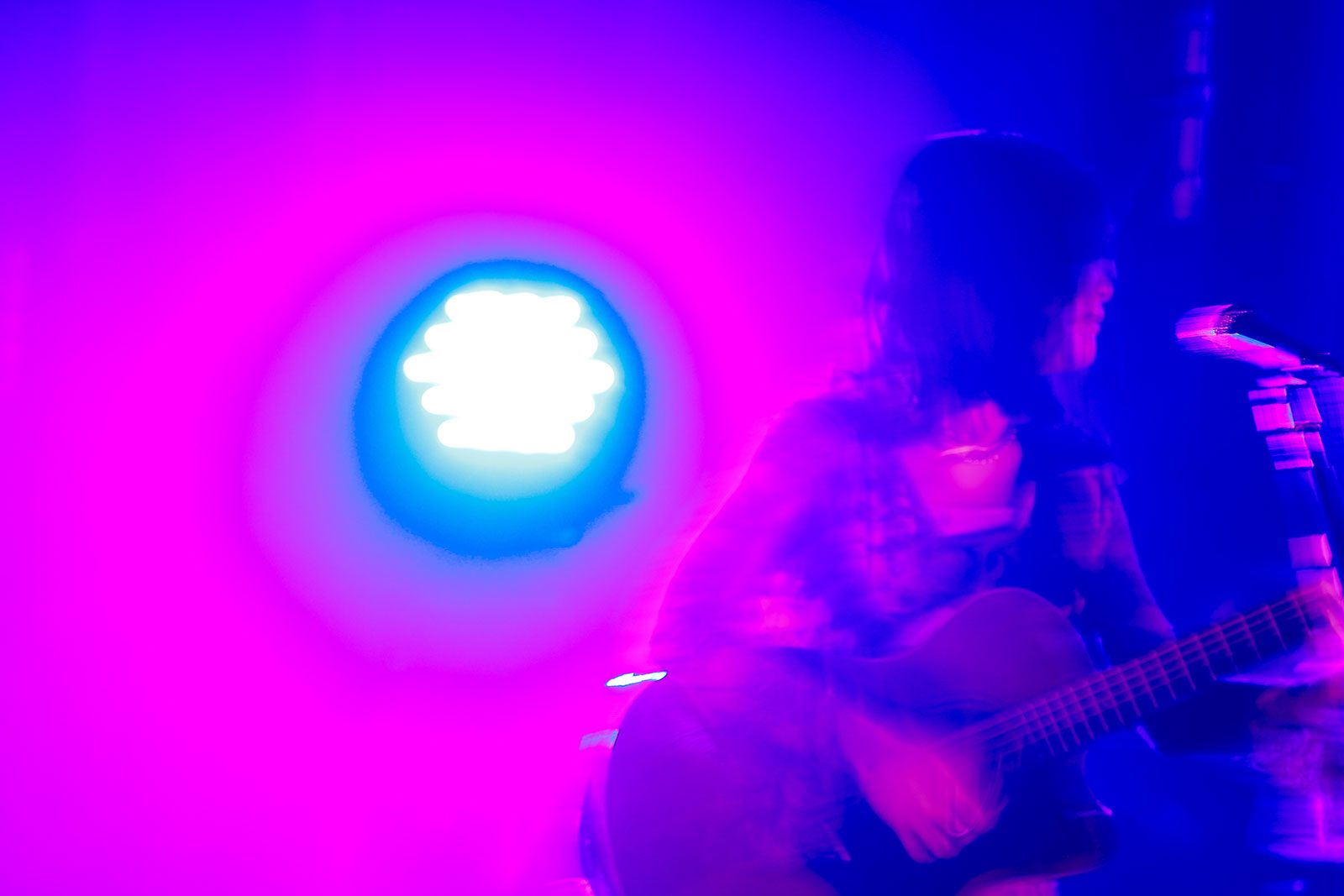 音楽の旅をテーマに朗読と歌唱で1つのストーリーを紡ぎ出す――東名阪ツアー＜Myuk Live Tour 2025 Message from “Marie”＞ファイナル公演の様子をレポート - 画像一覧（4/8）