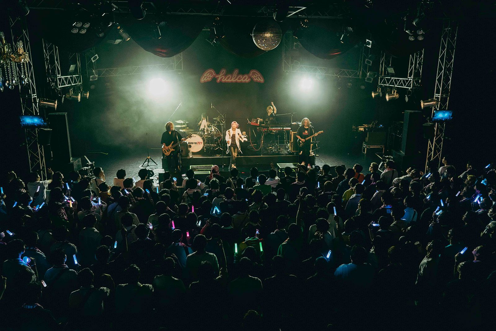 ファンと共に迎えたデビュー7周年！halca、約1年ぶりとなるワンマンライブ“LAWSON presents halca live 2025 playloud -ROAD TO 777 special-”を振り返る！ - 画像一覧（15/16）
