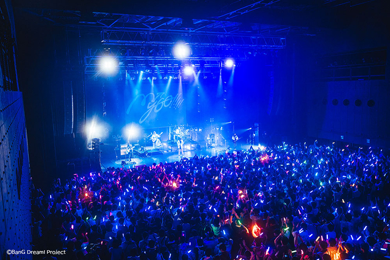 “迷い星のうた”から“目印のうた”へ――MyGO!!!!!、3年の進化を刻んだライブツアー“ZEPP TOUR 2025「心のはしを辿って」”東京公演レポート - 画像一覧（3/7）