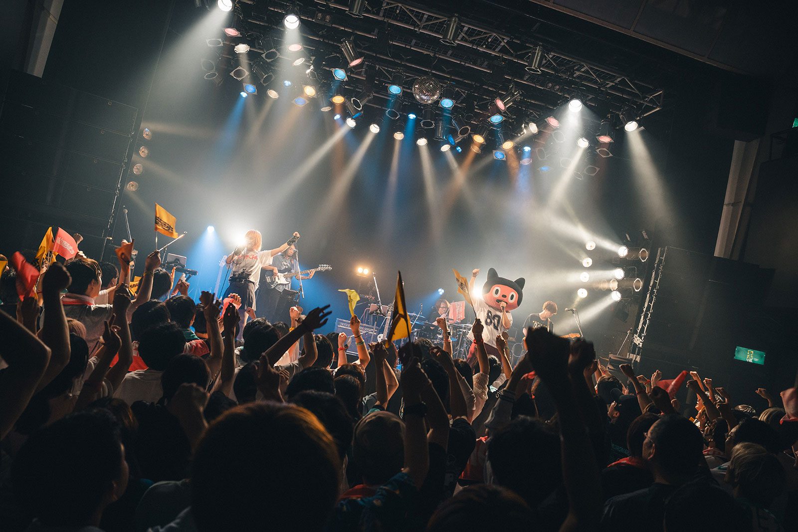 ぼっちぼろまる、主催ライブ“ぼろぼろ金メダル”完遂！弾き語り＆バンドの2編成で大いに楽しませたファイナル公演レポート - 画像一覧（2/9）