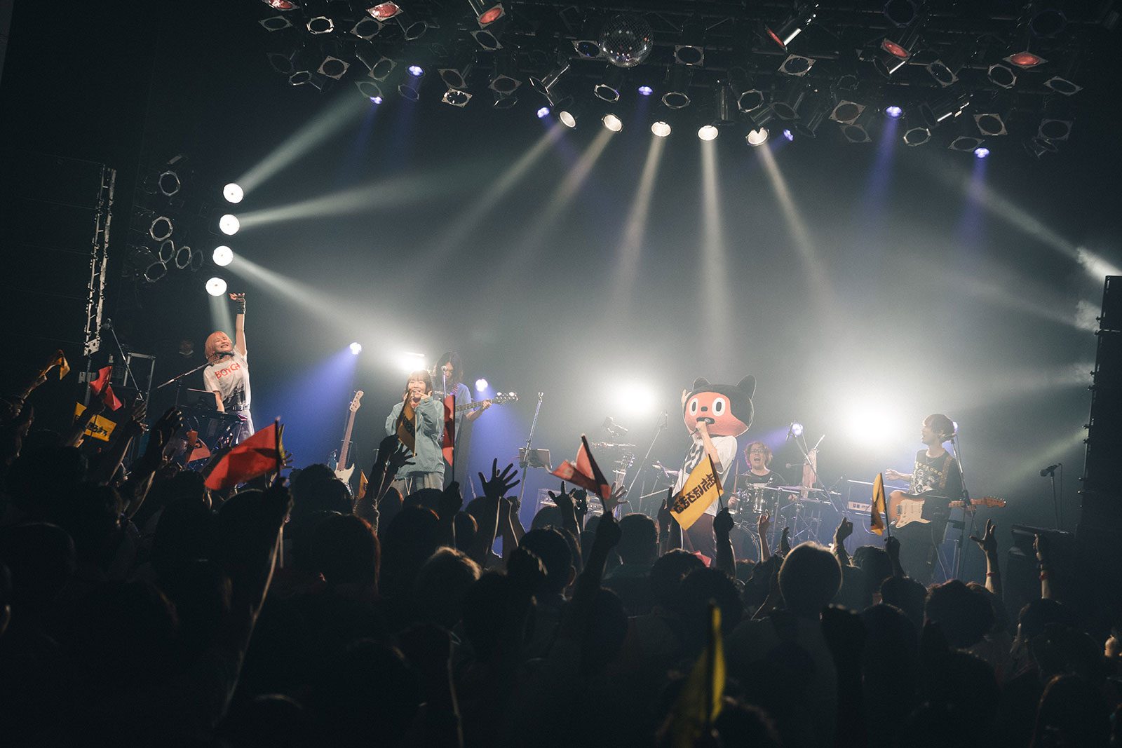 ぼっちぼろまる、主催ライブ“ぼろぼろ金メダル”完遂！弾き語り＆バンドの2編成で大いに楽しませたファイナル公演レポート - 画像一覧（1/9）