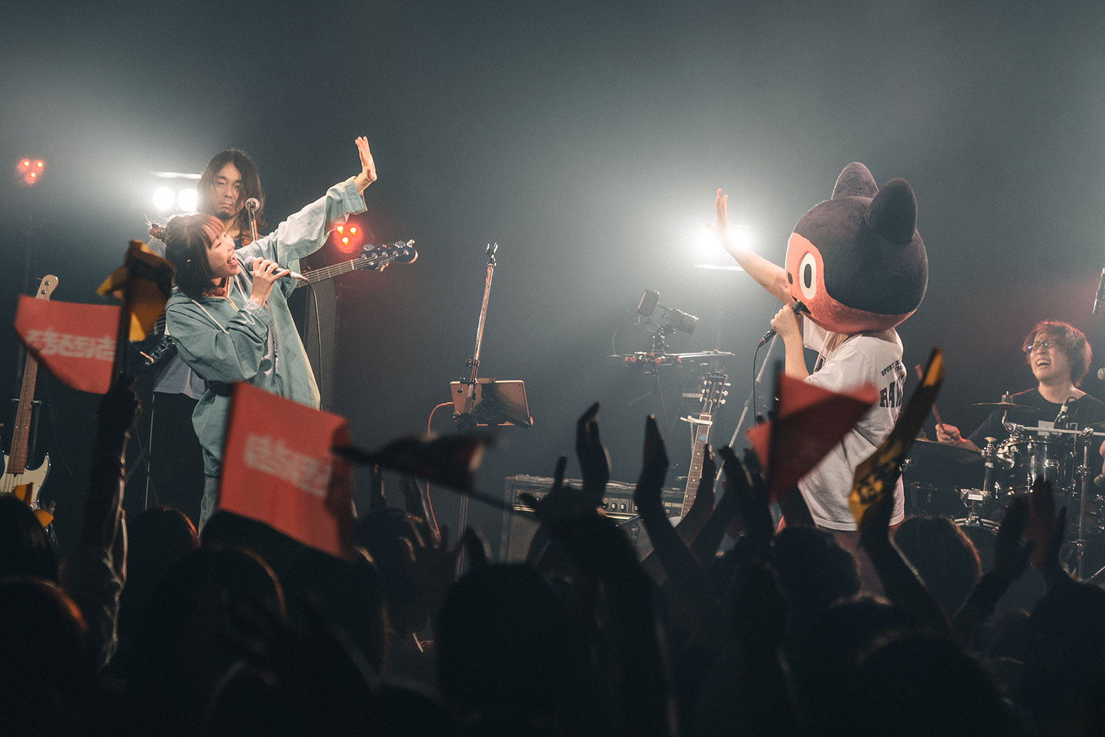 ぼっちぼろまる、主催ライブ“ぼろぼろ金メダル”完遂！弾き語り＆バンドの2編成で大いに楽しませたファイナル公演レポート - 画像一覧（5/9）