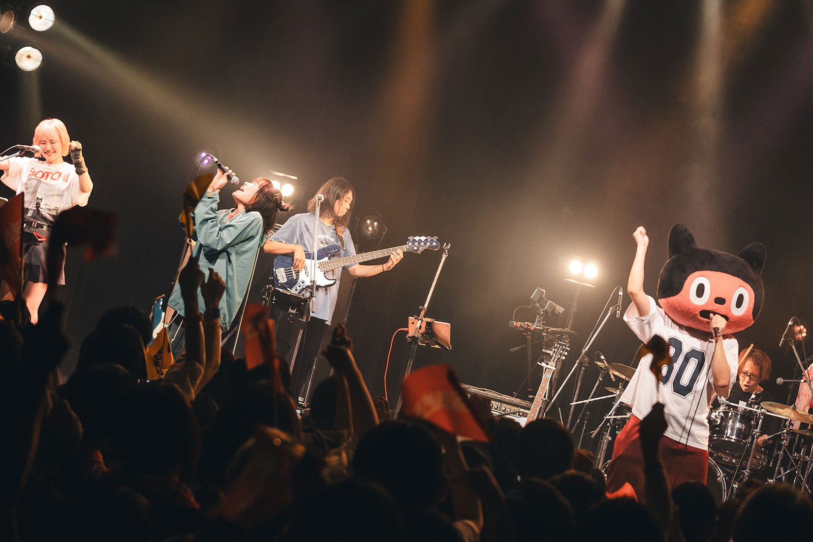 ぼっちぼろまる、主催ライブ“ぼろぼろ金メダル”完遂！弾き語り＆バンドの2編成で大いに楽しませたファイナル公演レポート - 画像一覧（3/9）