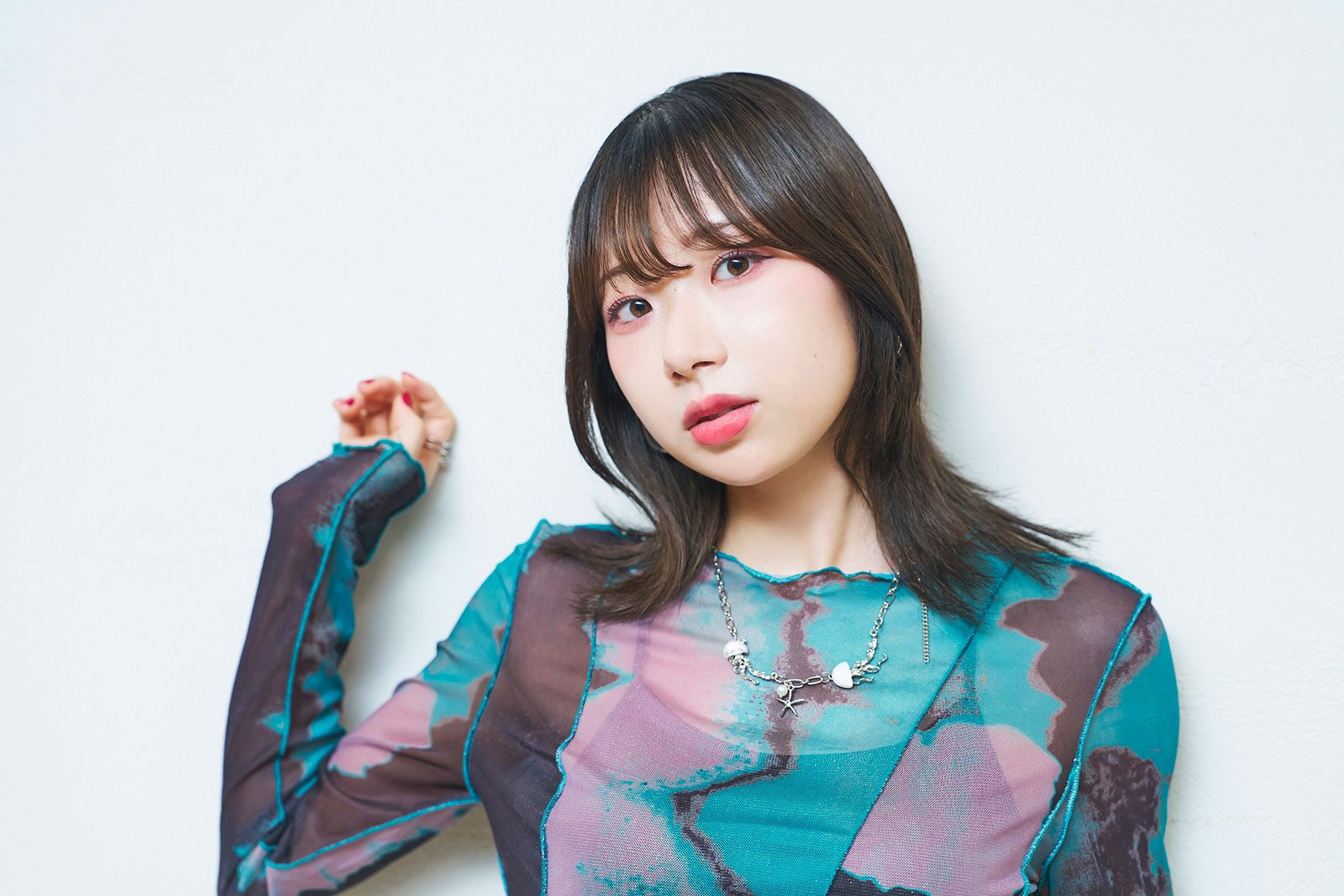 理不尽なことや向かい風の中で戦う人にエールを。小玉ひかりが新曲「寵愛ちょーだい」に込めた切実な想いを語る - 画像一覧（2/8）