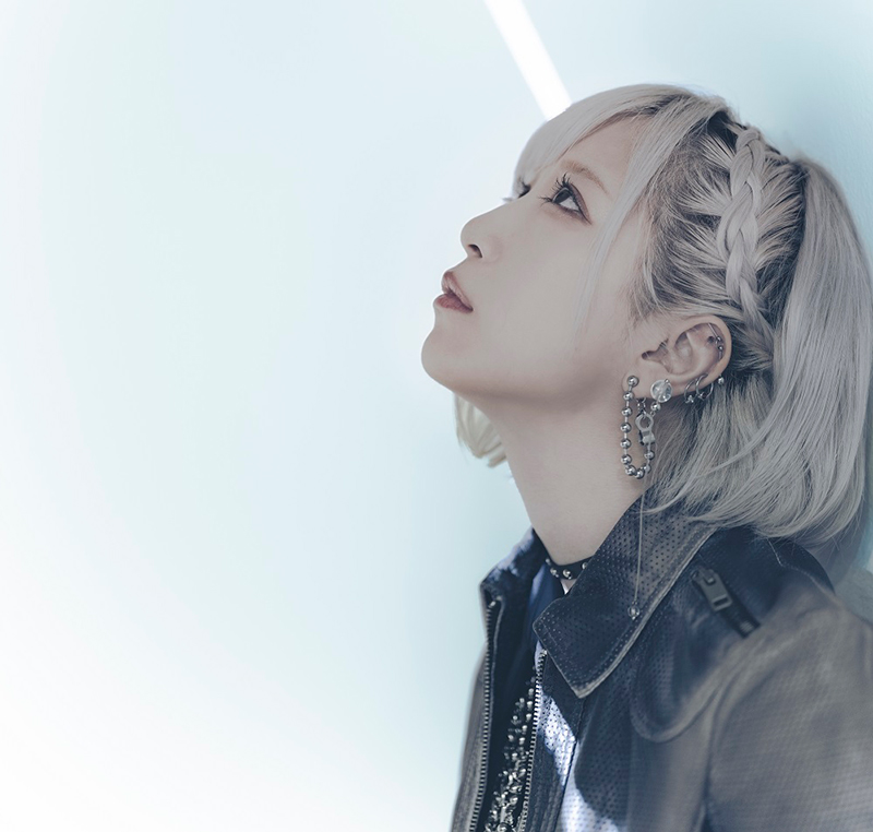 絶望を歌うReoNaの“終わり”――TVアニメ『アークナイツ【焔燼曙明/RISE FROM EMBER】』OPテーマの「End of Days」制作過程に迫る。 - 画像一覧（1/6）