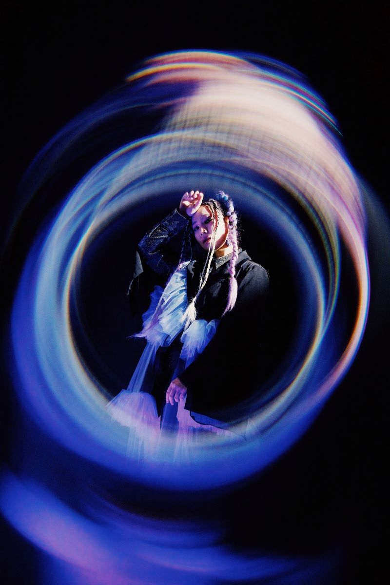 神秘的な独特の歌声を持つシンガーソングライター・XAI、初となる対バンライブ「XAIXLIVE」開催！初回ゲストはZAQに決定！ - 画像一覧（3/3）