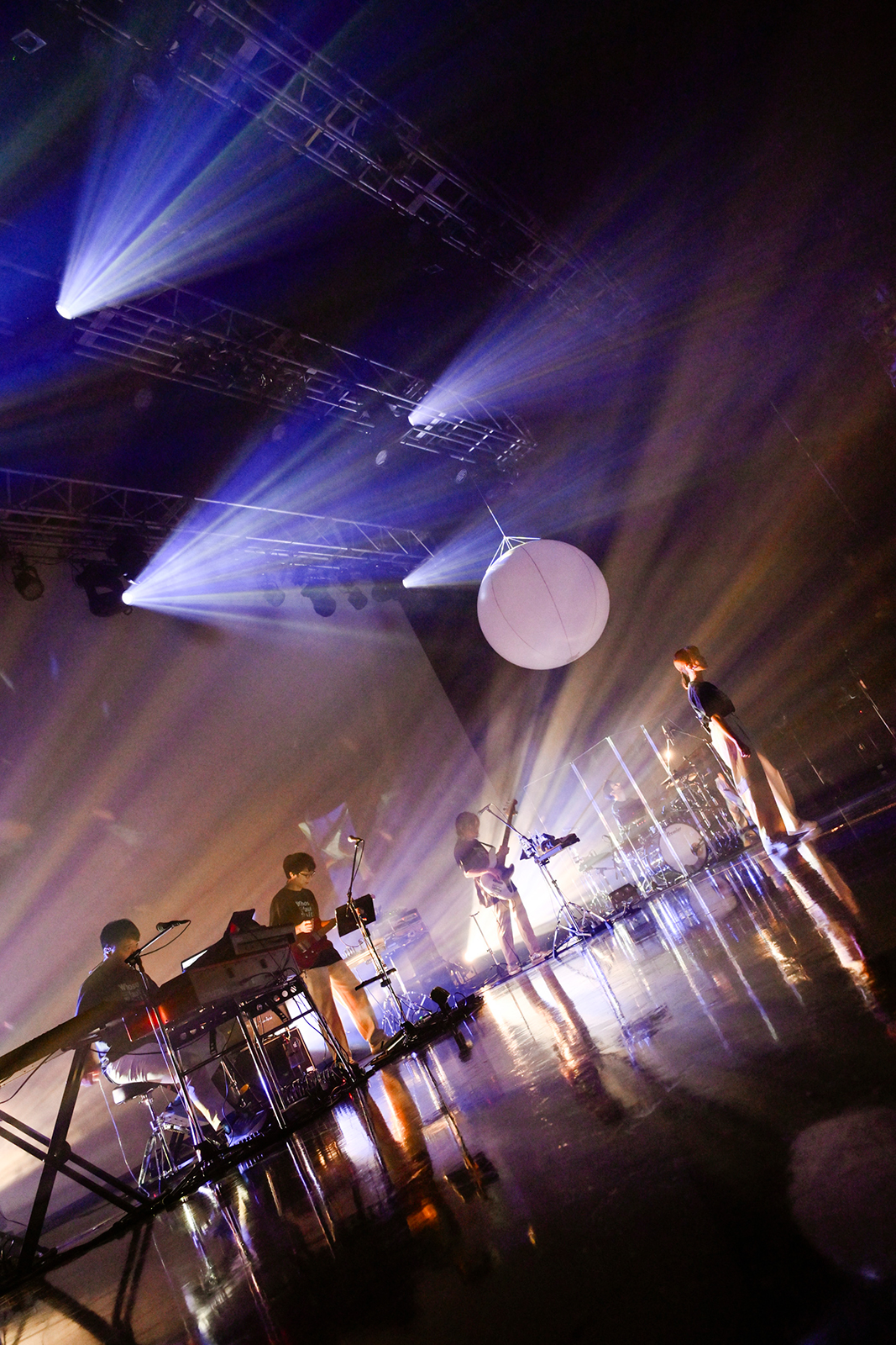 楠木ともりと目の前の“あなた”が改めて互いの繋がりを感じた夜――Zeppツアー「TOMORI KUSUNOKI Zepp TOUR 2025“Whose fault is it?”」ファイナル公演を振り返る - 画像一覧（15/17）