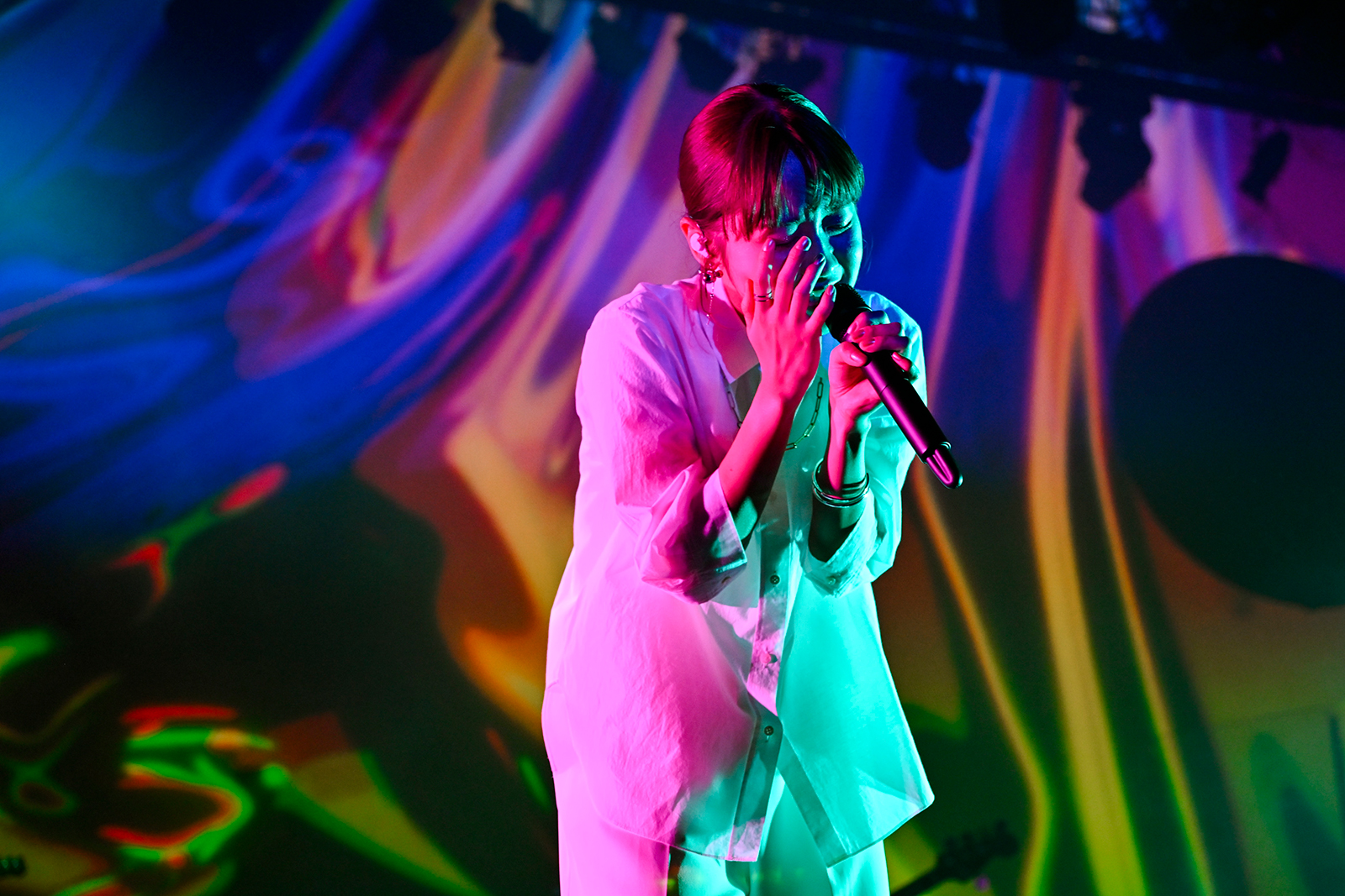 楠木ともりと目の前の“あなた”が改めて互いの繋がりを感じた夜――Zeppツアー「TOMORI KUSUNOKI Zepp TOUR 2025“Whose fault is it?”」ファイナル公演を振り返る - 画像一覧（4/17）