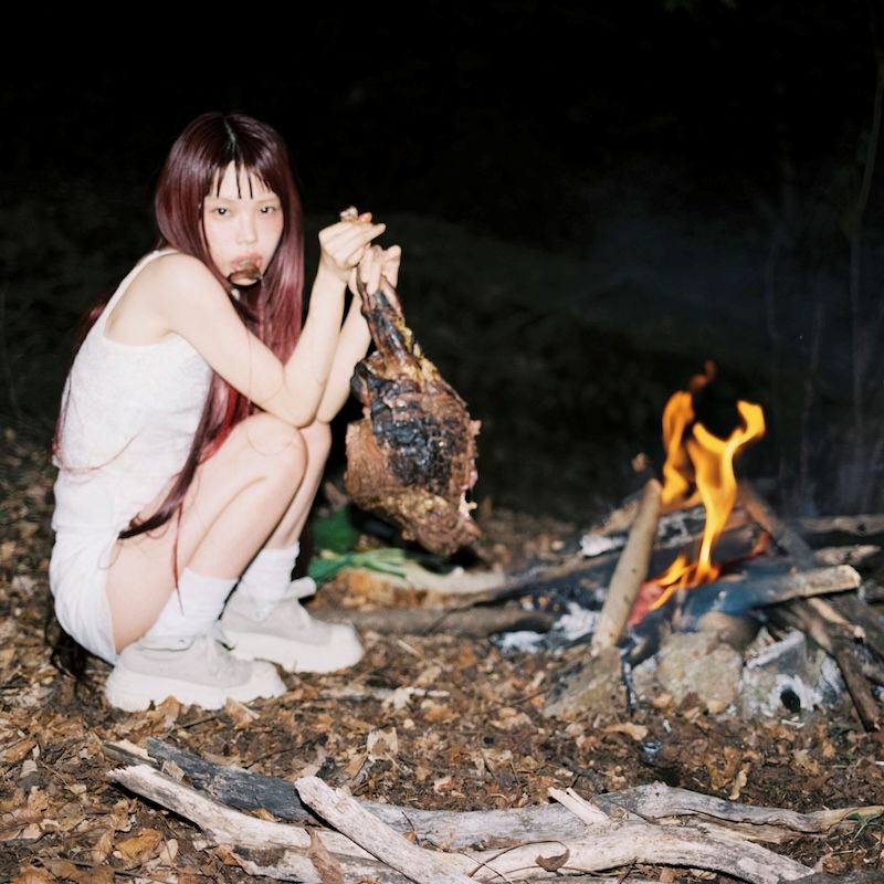 アイナ・ジ・エンド、「革命道中」とアニメ『ダンダダン』のコラボレーションMV公開！ - 画像一覧（2/2）