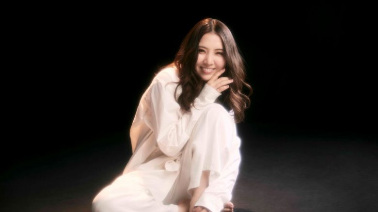 阿部真央、新曲「Ding-dong」が来年1月放送のTVアニメ『透明男と人間女～そのうち夫婦になるふたり～』オープニング主題歌に決定！