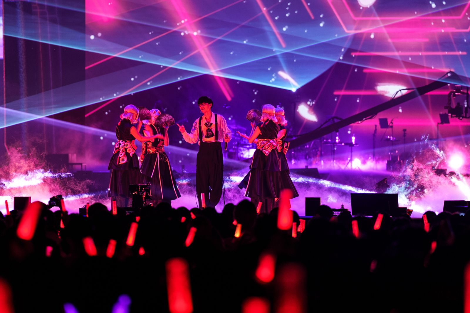 多彩なゲストを迎え、ヒット曲たっぷりの大盤振る舞い！ 2日間でガラリと違うセットリストと豪華な演出で、自身の“アニソン人生”をファンと辿り、未来に繋げた“オーイシSSA 〜オーイシマサヨシ ワンマンライブ at さいたまスーパーアリーナ〜”をレポート！ - 画像一覧（20/24）