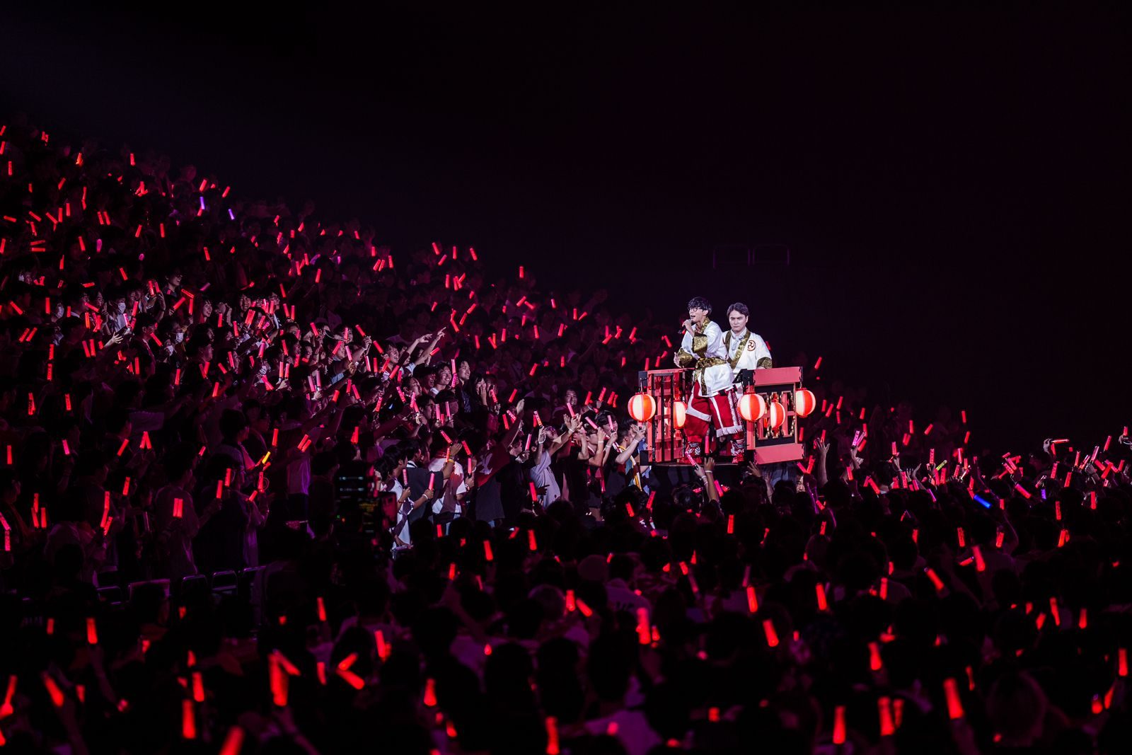 多彩なゲストを迎え、ヒット曲たっぷりの大盤振る舞い！ 2日間でガラリと違うセットリストと豪華な演出で、自身の“アニソン人生”をファンと辿り、未来に繋げた“オーイシSSA 〜オーイシマサヨシ ワンマンライブ at さいたまスーパーアリーナ〜”をレポート！ - 画像一覧（18/24）