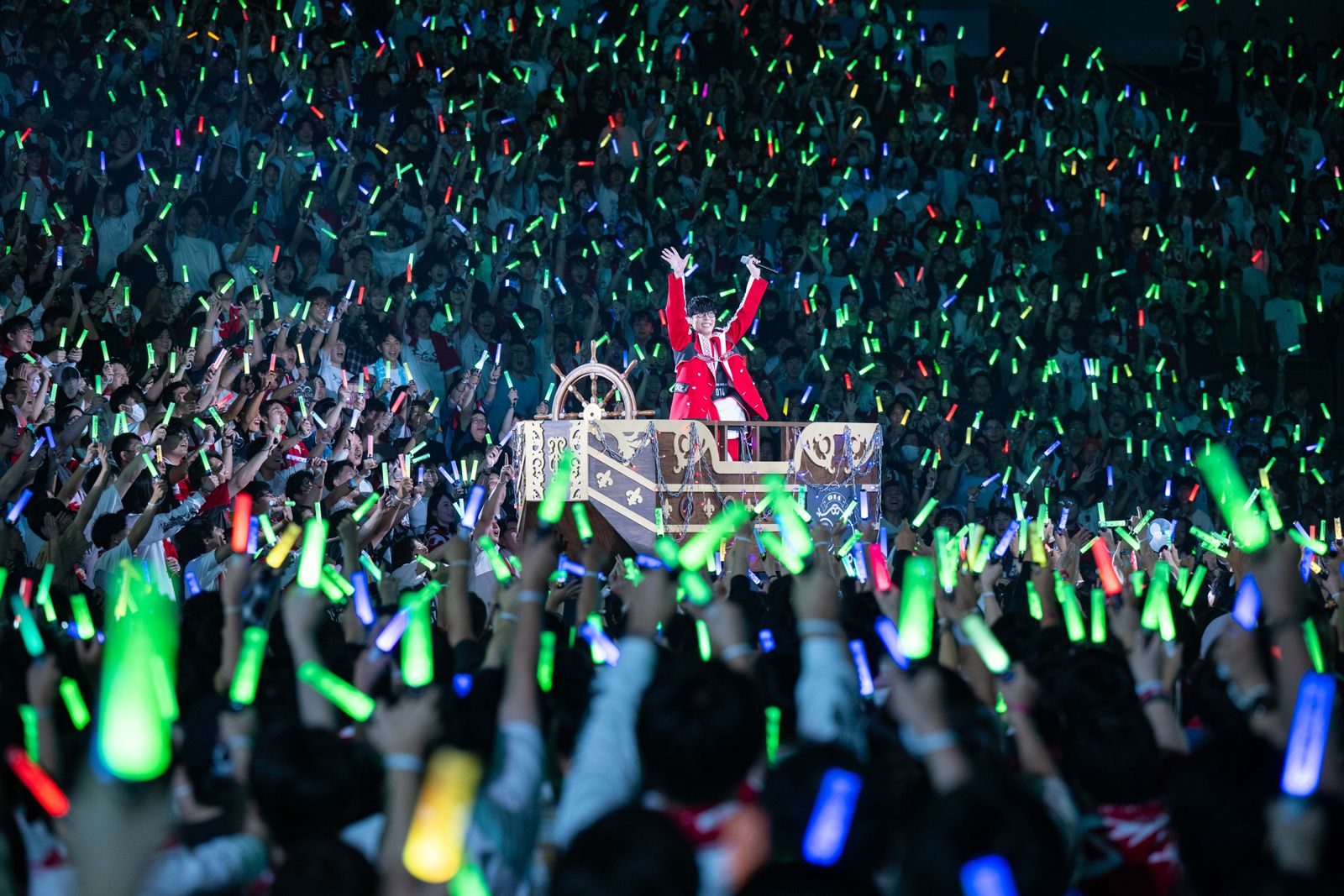 多彩なゲストを迎え、ヒット曲たっぷりの大盤振る舞い！ 2日間でガラリと違うセットリストと豪華な演出で、自身の“アニソン人生”をファンと辿り、未来に繋げた“オーイシSSA 〜オーイシマサヨシ ワンマンライブ at さいたまスーパーアリーナ〜”をレポート！ - 画像一覧（7/24）