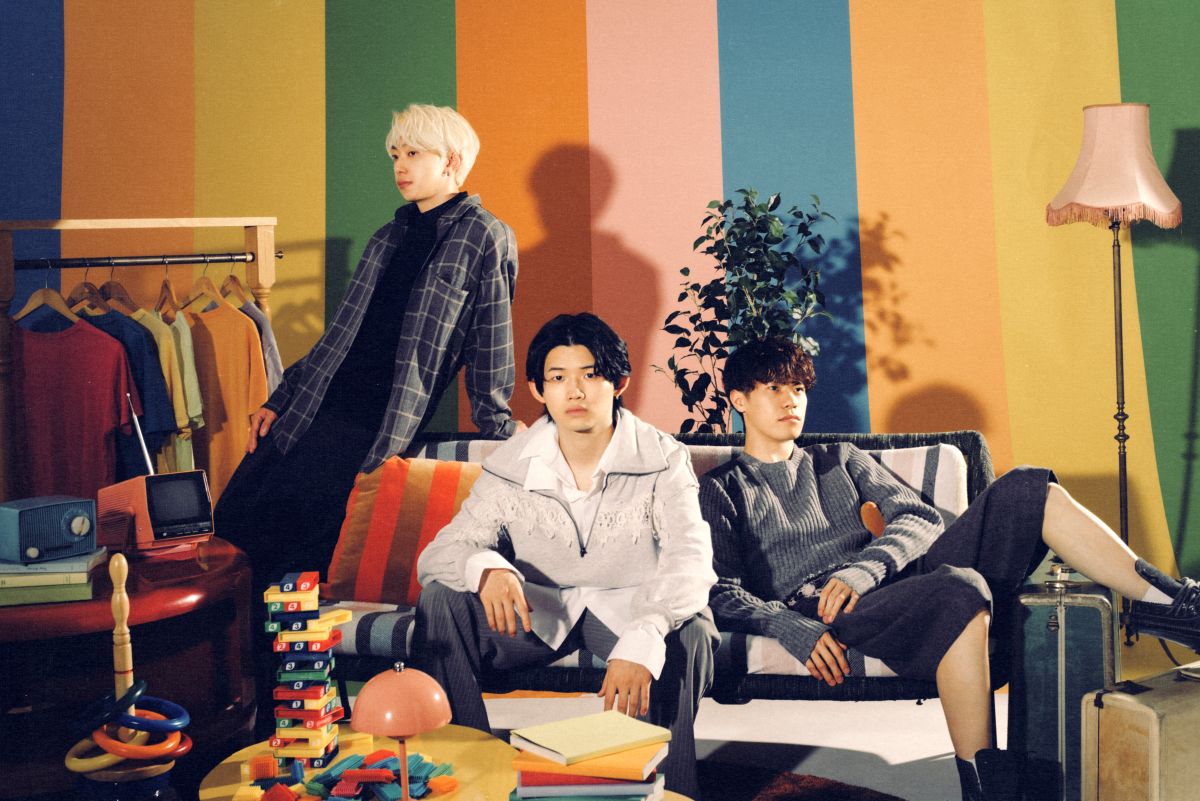 カラノア、12月17日リリースのTVアニメ『ガチアクタ』第2クールED主題歌「番」シングルCDジャケットデザインを公開！