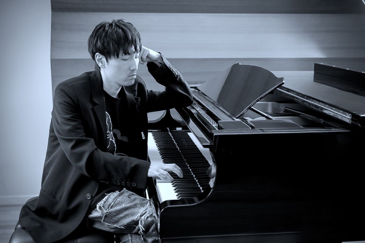 数々の人気作の劇伴を手掛けた作曲家・澤野弘之の葛藤と挑戦を繰り返した20年の創作の舞台裏に迫った『錯覚の音』、2026年2月3日発売決定！