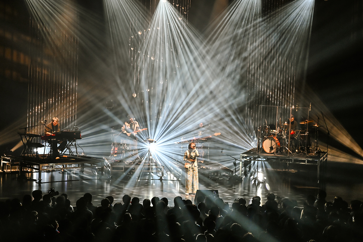 楠木ともりがバースデーライブ＆2ndアルバムに込めた親愛と信頼――「TOMORI KUSUNOKI BIRTHDAY LIVE 2025 “LAPIDARIES”」レポート - 画像一覧（5/12）