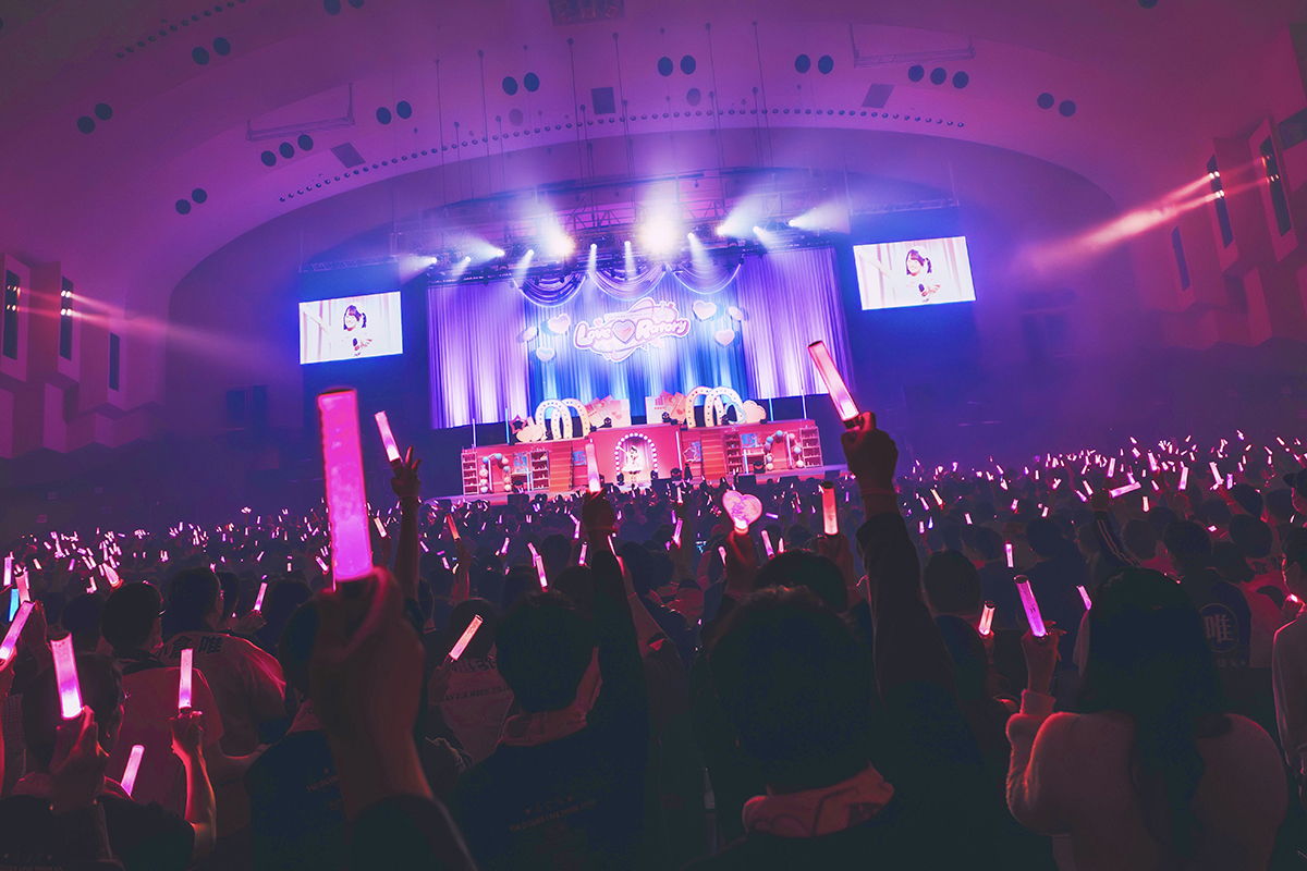 小倉 唯の多彩な“LOVE”が詰め込まれたメドレー含む30曲超！Wアンコールも実現した“小倉 唯 LIVE TOUR 2025 「Love♡Ratory」”千秋楽レポート - 画像一覧（6/8）