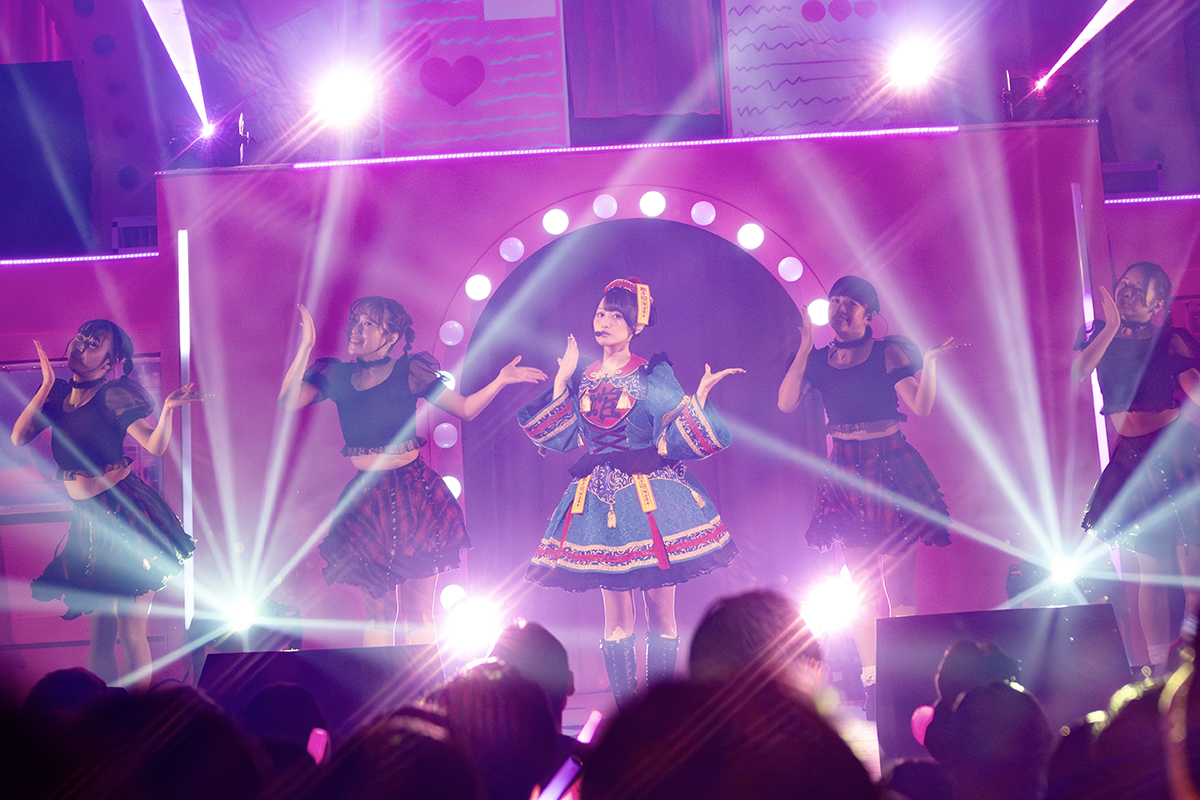 小倉 唯の多彩な“LOVE”が詰め込まれたメドレー含む30曲超！Wアンコールも実現した“小倉 唯 LIVE TOUR 2025 「Love♡Ratory」”千秋楽レポート - 画像一覧（1/8）