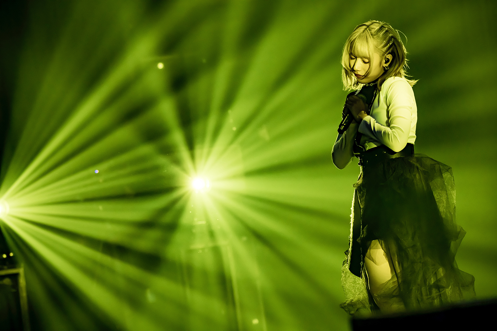 佐々木李子、自身最大規模のZeppワンマンライブ“RE;VERSI”レポート！光