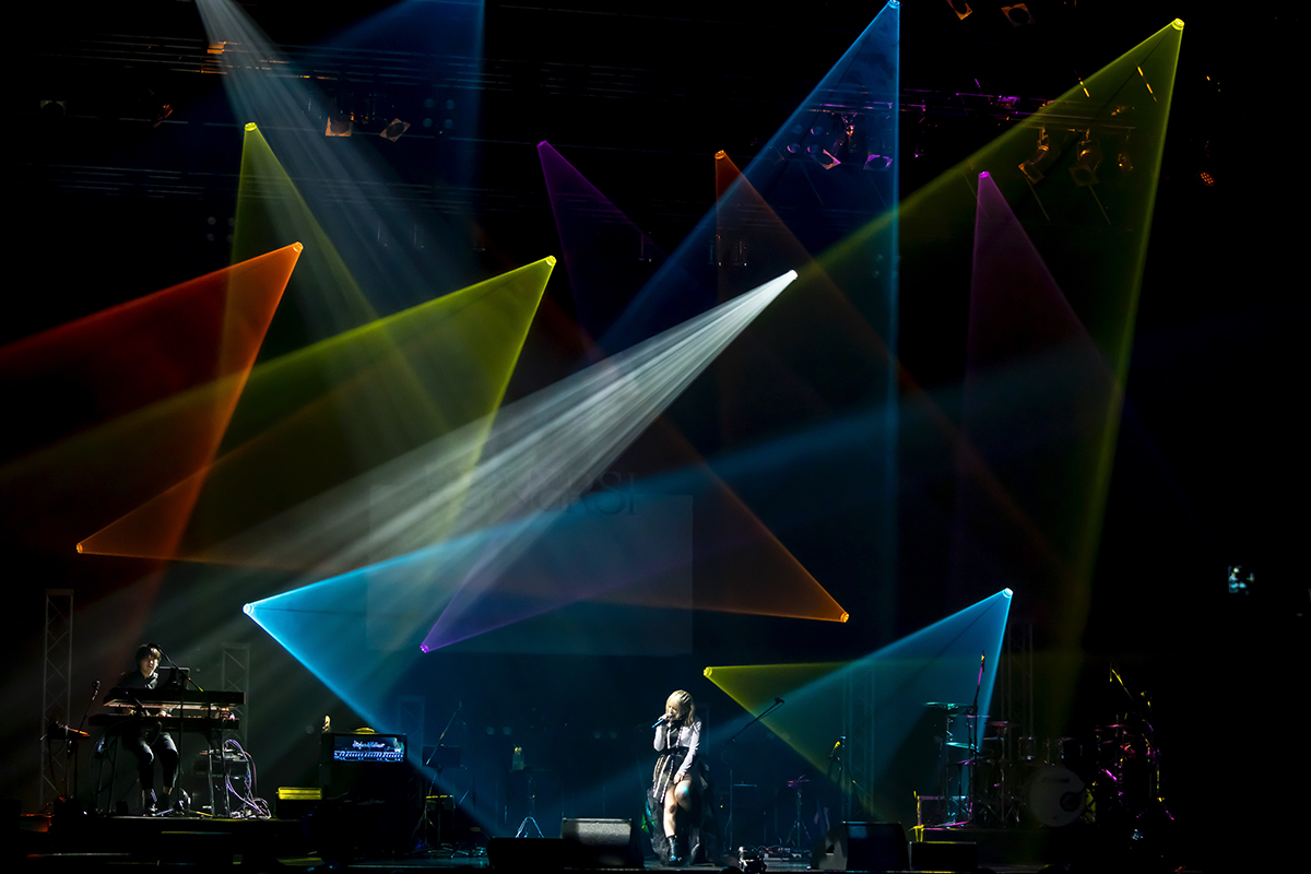 佐々木李子、自身最大規模のZeppワンマンライブ“RE;VERSI”レポート！光と闇を行き交う全20曲で体現した軌跡と「私が生まれてきた理由」 - 画像一覧（2/9）