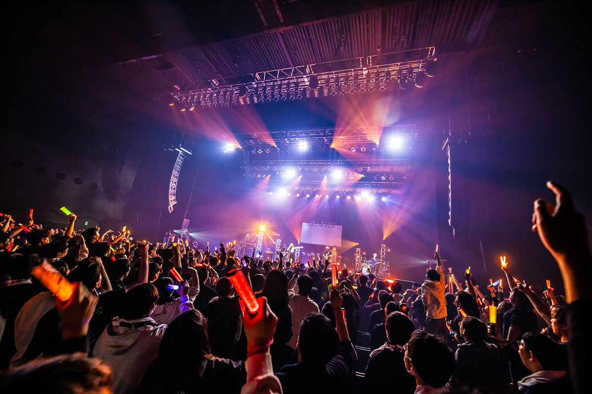 佐々木李子、自身最大規模のZeppワンマンライブ“RE;VERSI”レポート！光と闇を行き交う全20曲で体現した軌跡と「私が生まれてきた理由」 - 画像一覧（1/9）