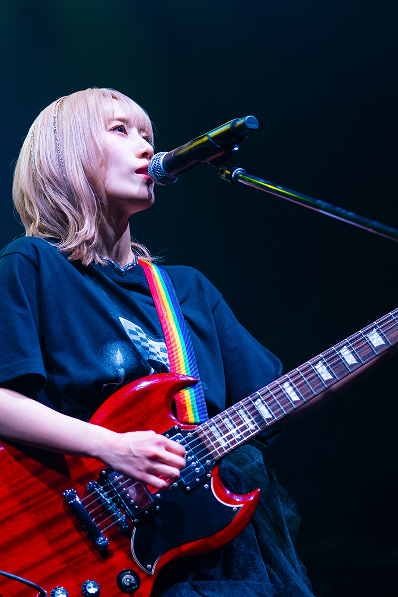 佐々木李子、自身最大規模のZeppワンマンライブ“RE;VERSI”レポート！光と闇を行き交う全20曲で体現した軌跡と「私が生まれてきた理由」 - 画像一覧（3/9）