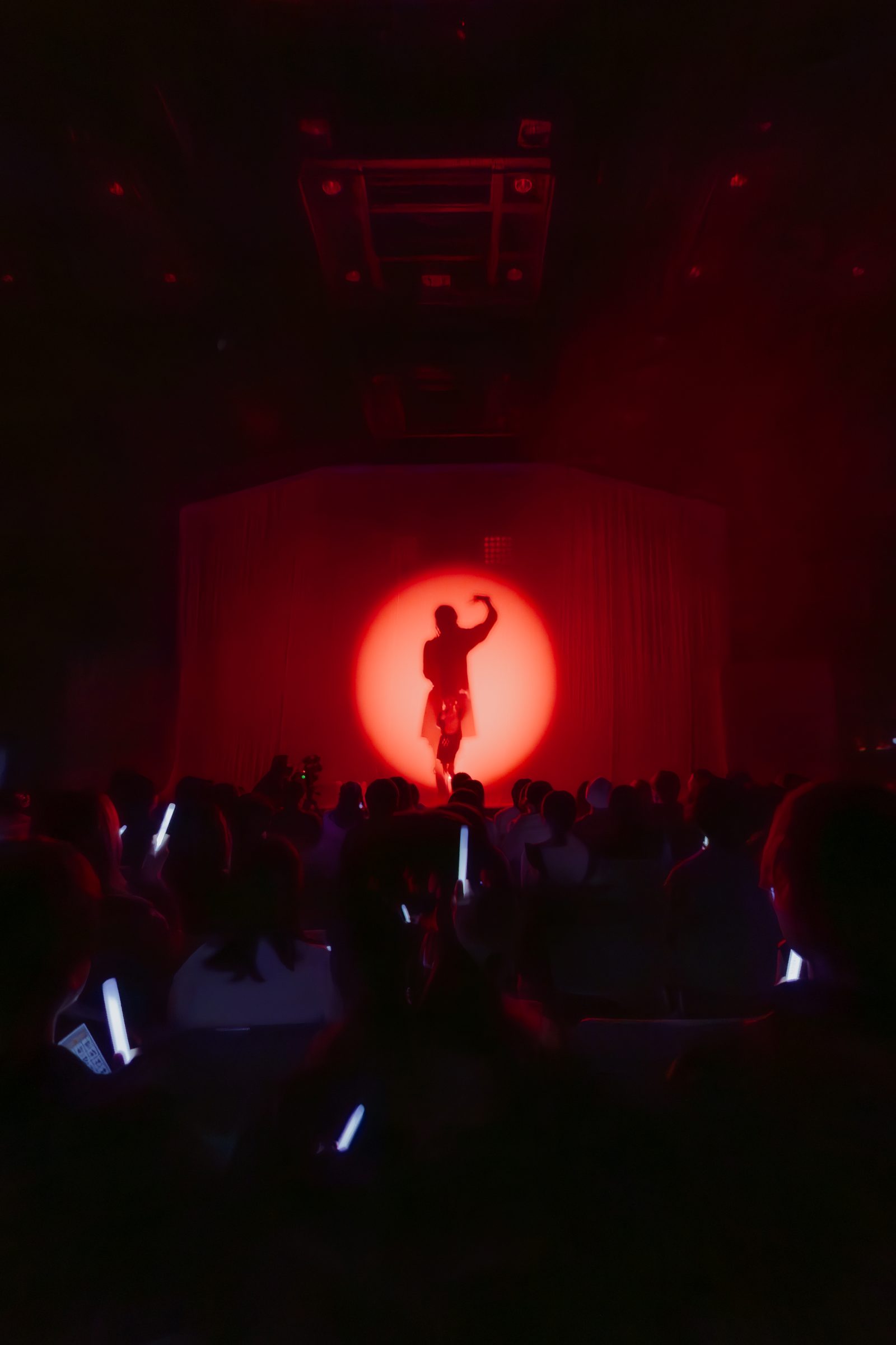 なるみや、盟友・ロスと共に作り上げた聖夜の温かなひと時――ライブイベント“なるみやと秘密のティーパーティー”夜公演レポート - 画像一覧（7/11）