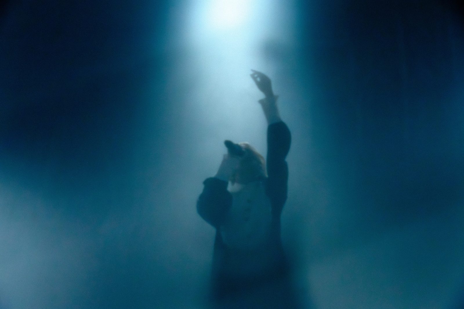 なるみや、盟友・ロスと共に作り上げた聖夜の温かなひと時――ライブイベント“なるみやと秘密のティーパーティー”夜公演レポート - 画像一覧（1/11）