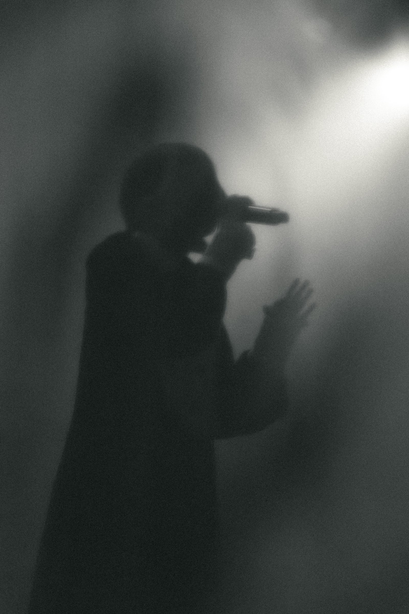 なるみや、盟友・ロスと共に作り上げた聖夜の温かなひと時――ライブイベント“なるみやと秘密のティーパーティー”夜公演レポート - 画像一覧（4/11）