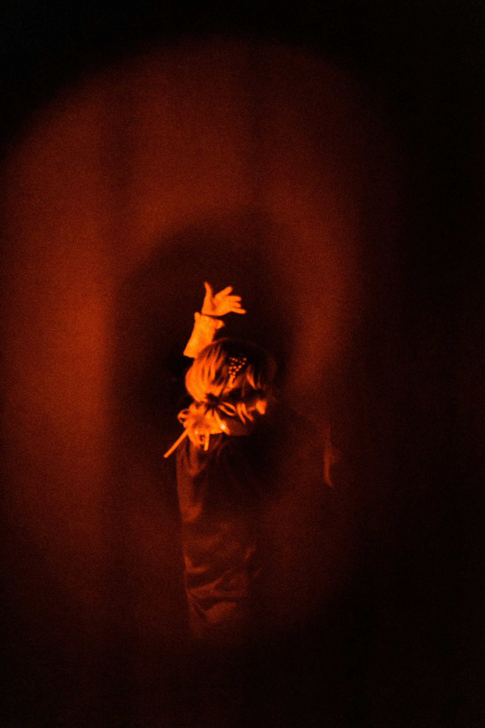 なるみや、盟友・ロスと共に作り上げた聖夜の温かなひと時――ライブイベント“なるみやと秘密のティーパーティー”夜公演レポート - 画像一覧（3/11）