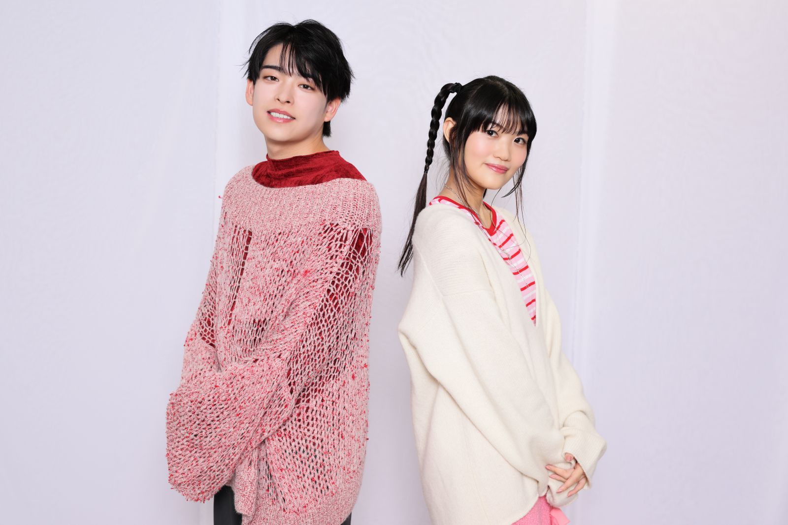 TVアニメ『多聞くん今どっち！？』がいよいよ放送スタート！本作のメインキャスト、推しに人生を捧げる高校生・木下うたげを演じる早見沙織と、“裏の顔”をもつアイドル福原多聞を演じる波多野 翔のインタビューをお届けする