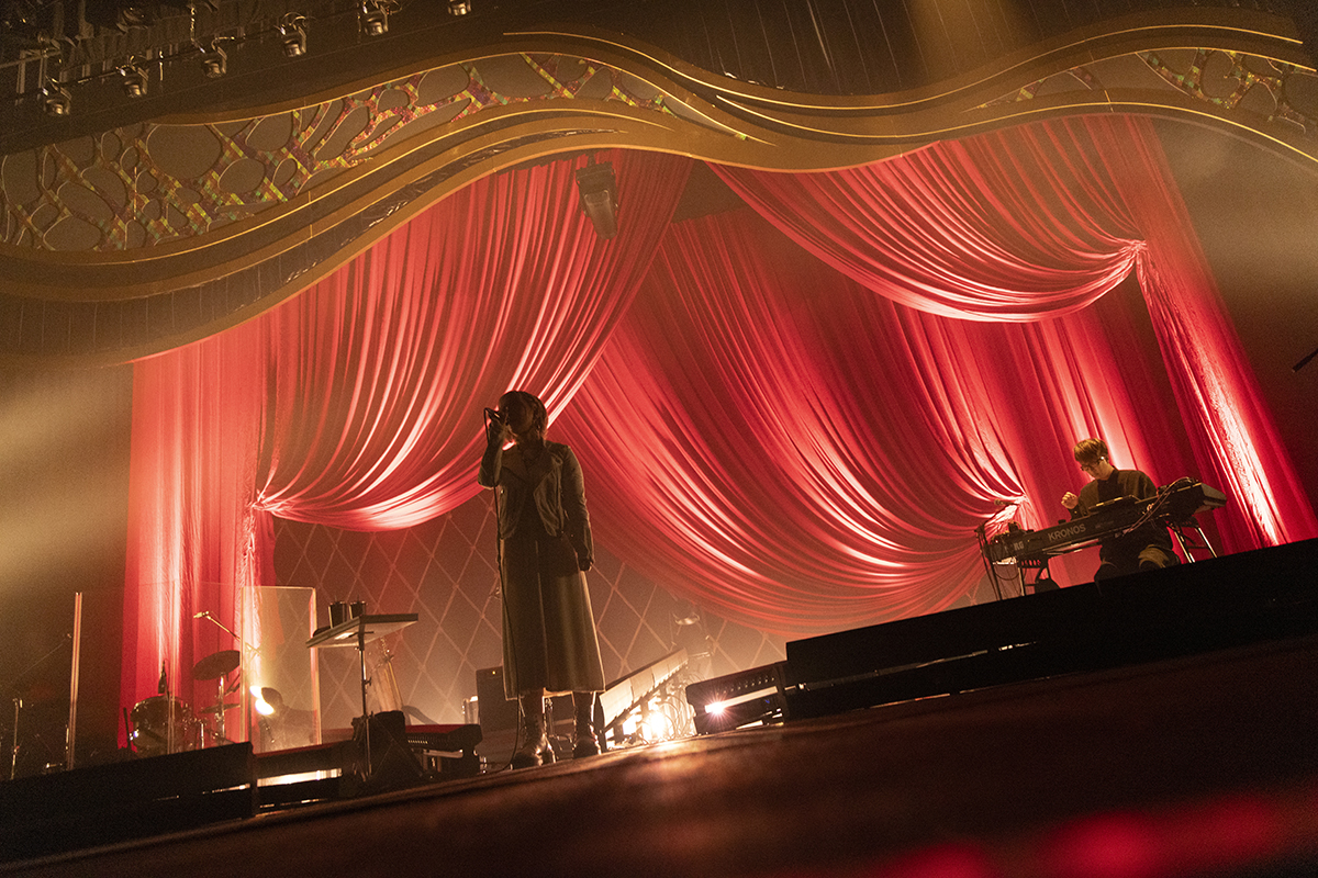 ReoNaが辿り着いた“痛くて愛おしい場所”――ライブツアー「ReoNa ONE-MAN Concert Tour 2025 “HEART”」初日公演レポート - 画像一覧（2/12）