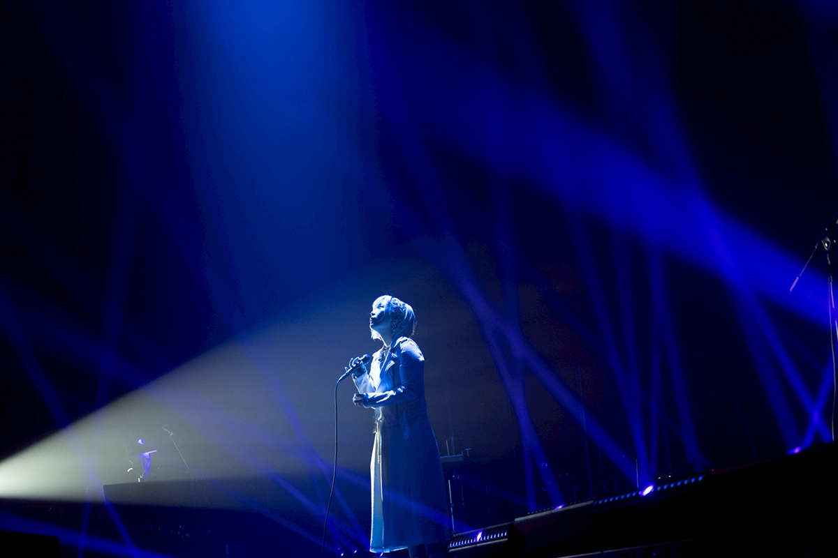 ReoNaが辿り着いた“痛くて愛おしい場所”――ライブツアー「ReoNa ONE-MAN Concert Tour 2025 “HEART”」初日公演レポート - 画像一覧（4/12）