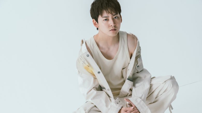 人気舞台作品で活躍する俳優、牧島 輝がソロアーティストとして新作をリリース！TVアニメ『穏やか貴族の休暇のすすめ。』のオープニング主題歌「Gypso」のアルバムバージョンを含む７曲入りのミニアルバム『ガッシュ』について話を聞いた