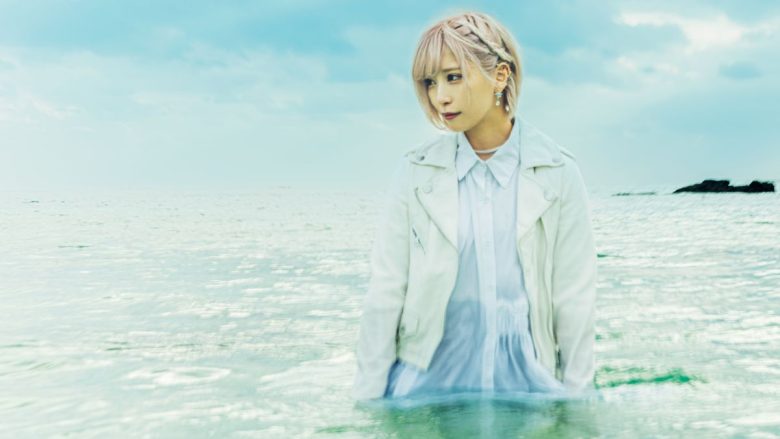 ReoNa、奄美大島凱旋フリーライブYouTube LIVE配信決定！「ガジュマル 〜Heaven in the Rain〜」ライブ映像プレミア公開！