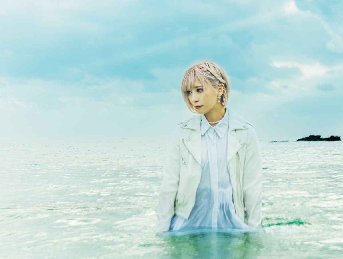 ReoNa、奄美凱旋ライブから「結々の唄」ライブ映像の公開が決定