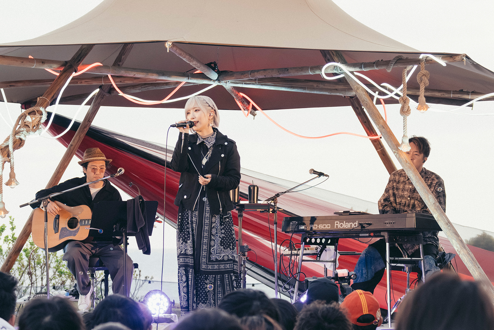 ReoNaの“魂”が生まれた故郷・奄美に響いたお歌――＜ReoNa Free Live 2026 in 奄美大島“シマユイあまみ”＞ライブレポート - 画像一覧（3/11）