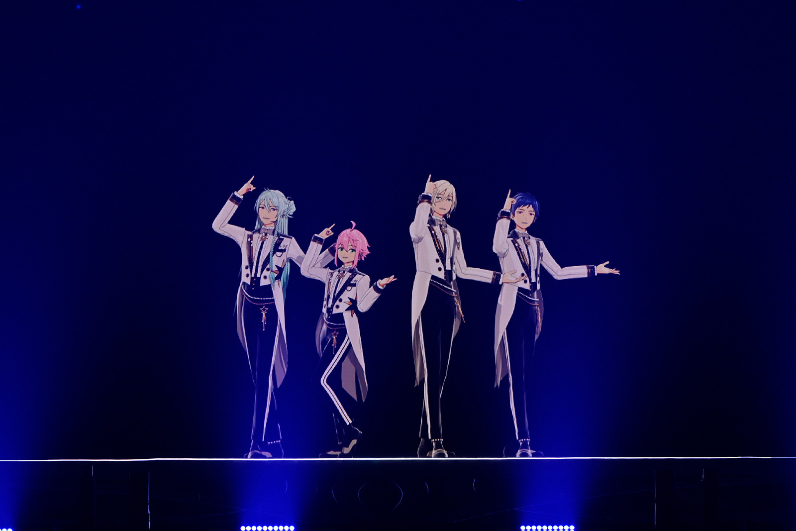 10年の歴史を経た『あんさんぶるスターズ！！』の‟現在地”と‟未来”を刻んだ、3DCGキャラクターと生バンドのバーチャル音楽ライブ‟あんさんぶるスターズ！！ DREAM LIVE Tour 10th 𝄪ALL STARS!!”の幕張公演を写真と共に振り返る！ - 画像一覧（17/34）