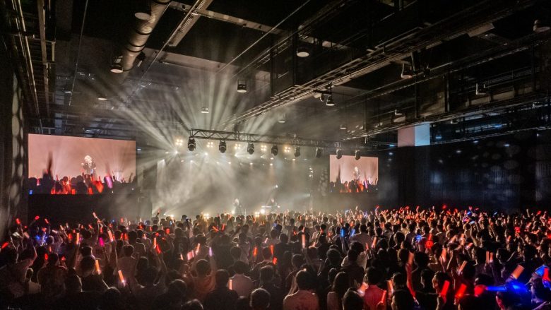 ReoNa、タイ・バンコクで開催されたアニメイベント「AFA Thailand 2026」に出演。代表曲「ガジュマル」や「ANIMA」含む、全7曲で観客を魅了！