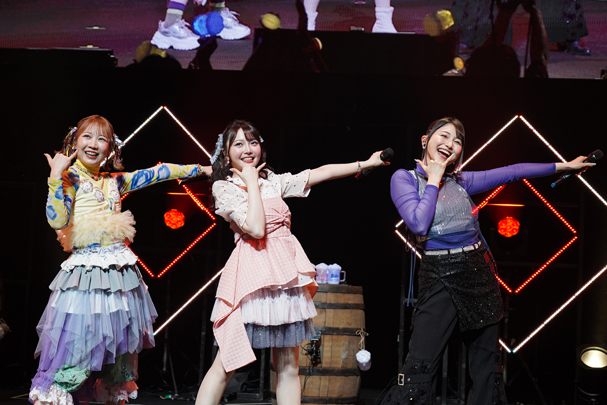 デビュー10周年を迎えたTrySailがファンと共にお祭り騒ぎ！ワンマン
