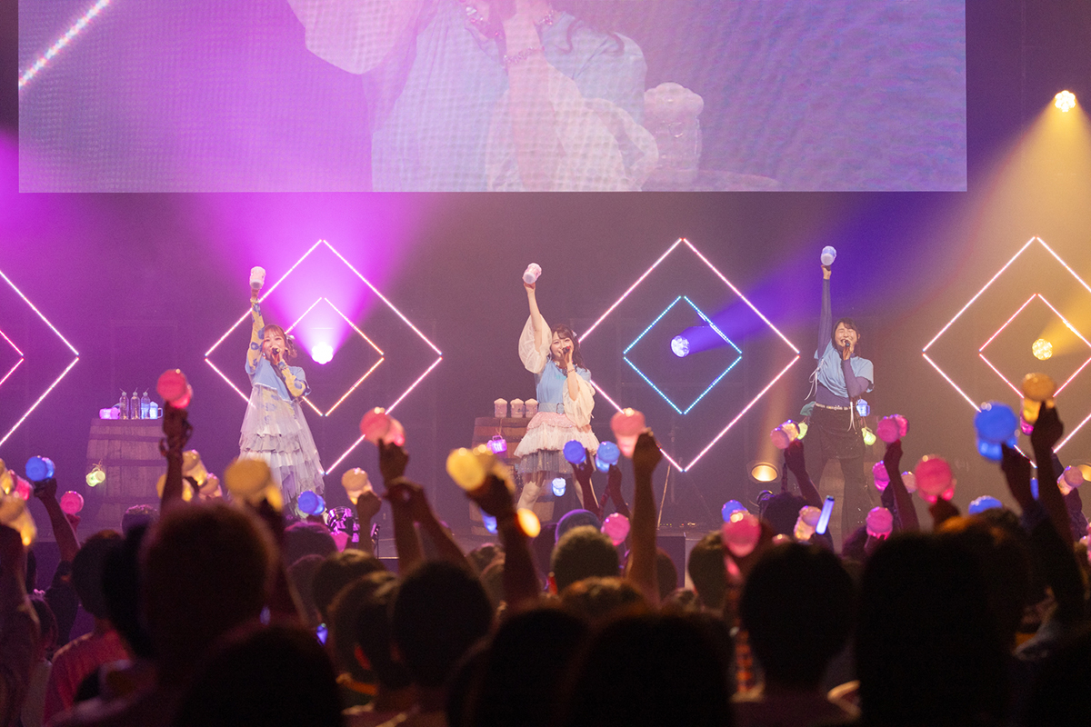 デビュー10周年を迎えたTrySailがファンと共にお祭り騒ぎ！ワンマン