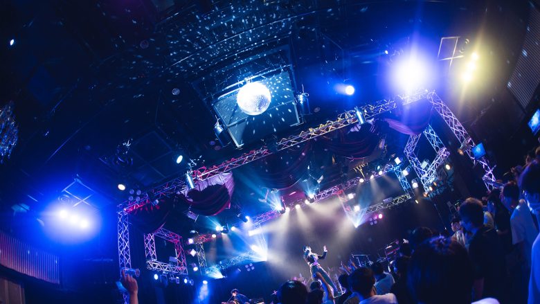 変化を恐れず、そして自分らしく進み続ける“LAWSON presents シユイ one-man Live 思惟的錯覚”第2部の公演をレポート！