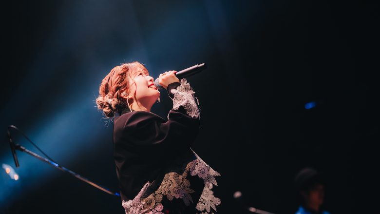 また再び会えることを願って――青山吉能、バースデーツアー“青山吉能 Birthday LIVE「明日、ふり合うも多生の縁。」”のファイナル公演をレポート