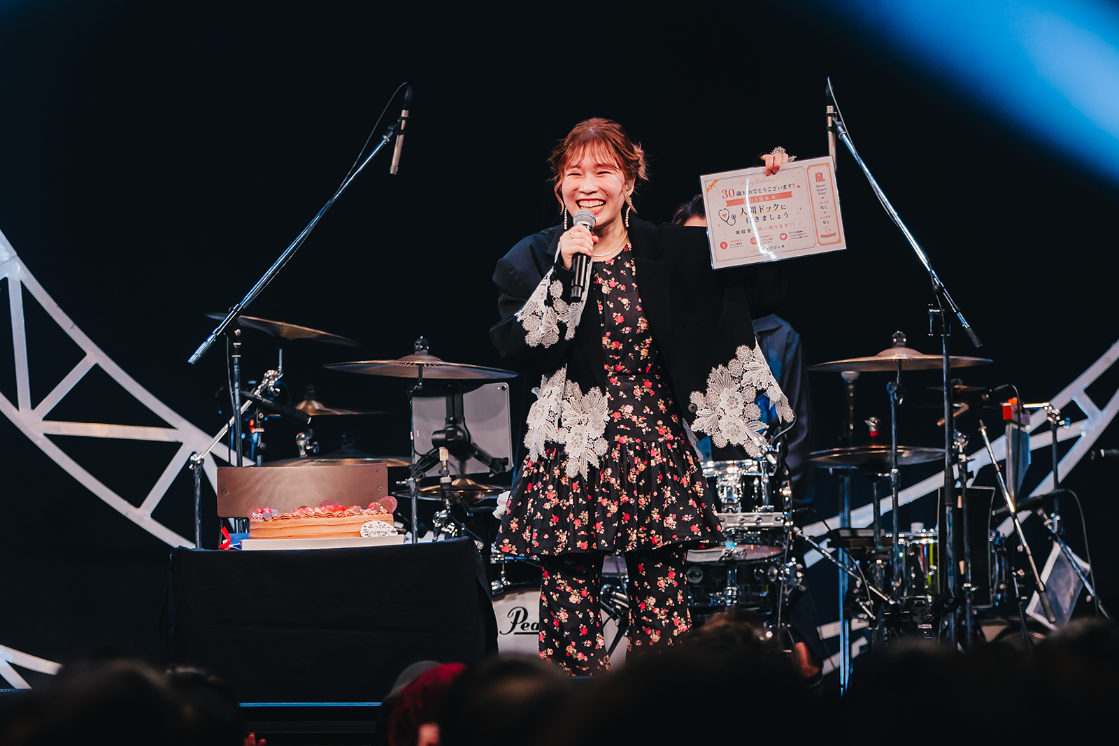 また再び会えることを願って――青山吉能、バースデーツアー“青山吉能 Birthday LIVE「明日、ふり合うも多生の縁。」”のファイナル公演をレポート - 画像一覧（3/7）