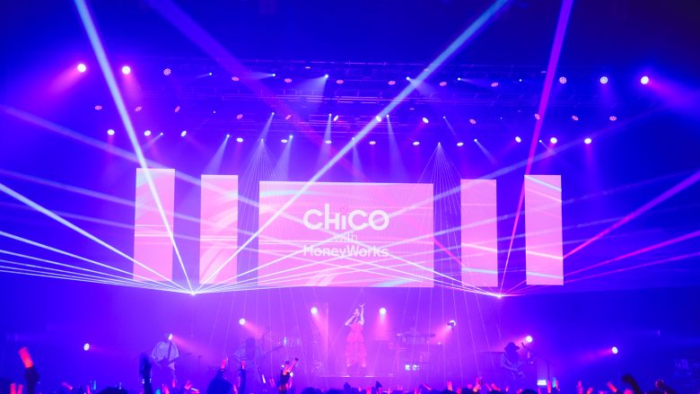 初ベストを引っ提げ最高のパフォーマンスでツアーの幕開けを！CHiCO with HoneyWorks夏の全国ツアー“LAWSON presents CHiCO with HoneyWorks i BEST tour 2026 -STAY WITH YOU-”初日レポート（※セトリネタバレあり）