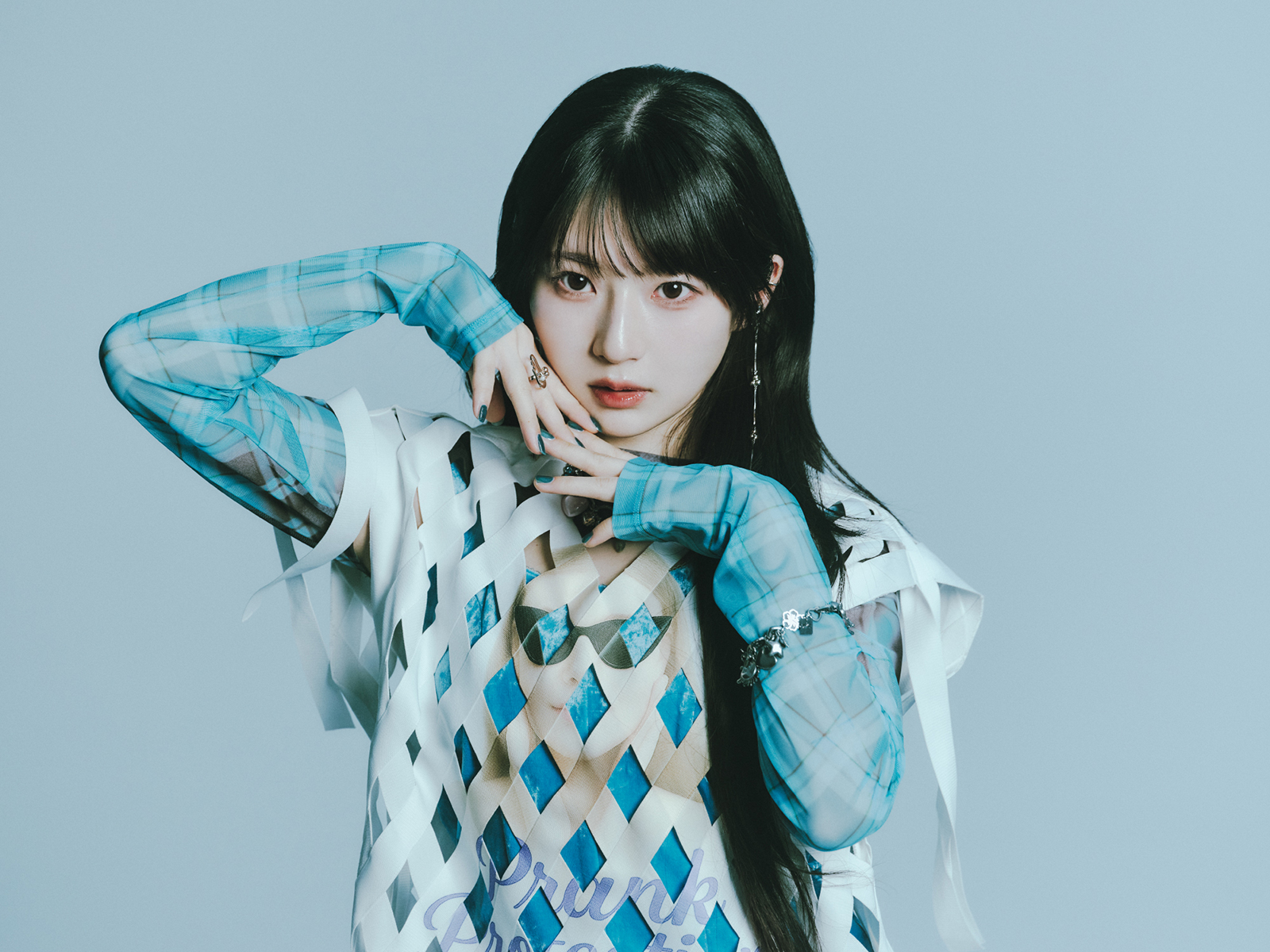 青木陽菜、『なのは』シリーズ最新作EDテーマと共に届ける“青い炎”のような情熱――Mini Album『BLAZE』に込めた音楽への熱い想いを語る！