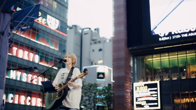 汐れいら、歌舞伎町シネシティ広場にてフリーストリートライブを開催！