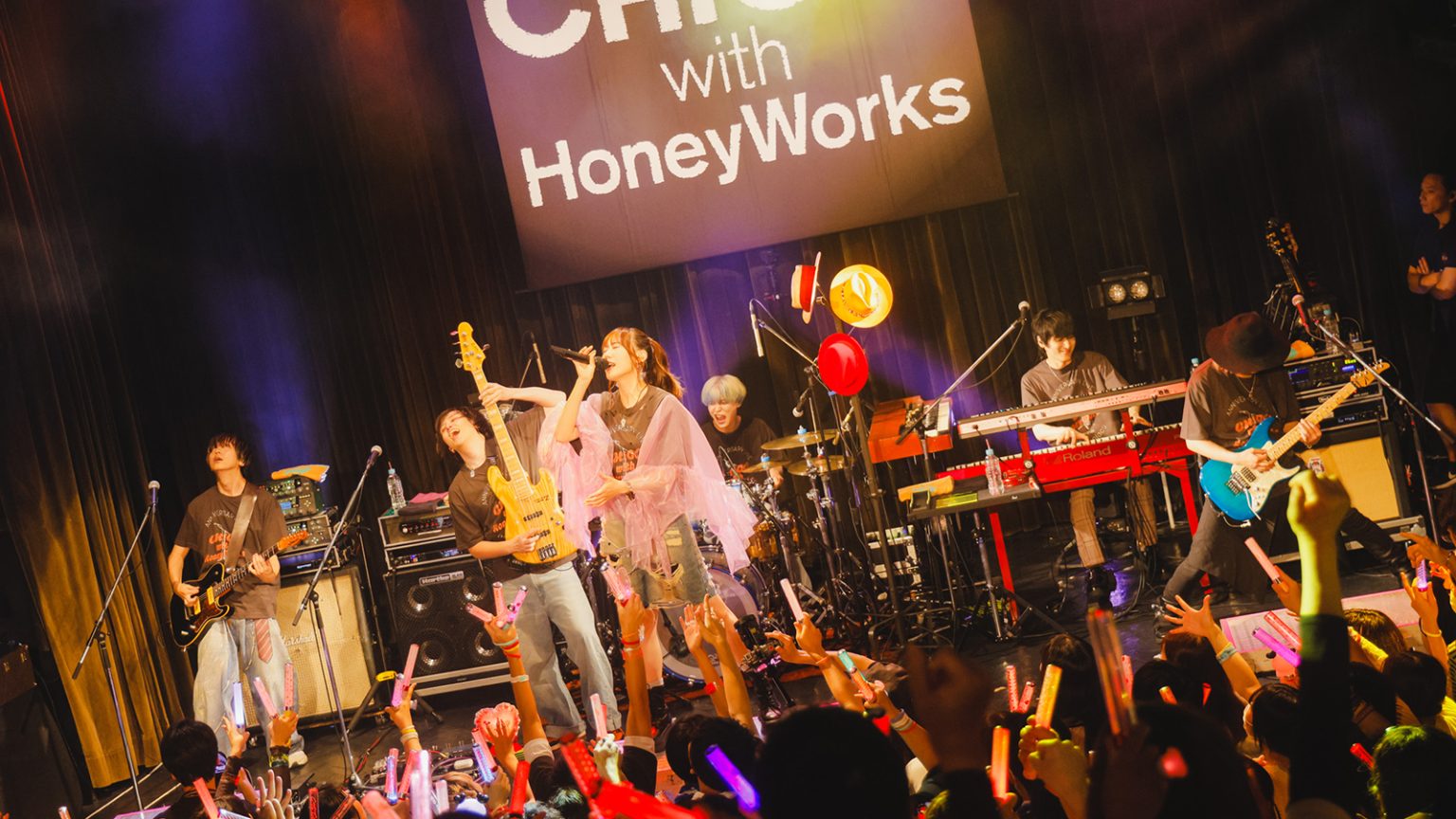 CHiCO with HoneyWorks、初めてワンマンライブを行った大切な場所でファンと共に大切な一夜を祝う！プレミアチケットとなった“LAWSON presents CHiCO with HoneyWorks ANNiVERSARY LiVE 2026 -はじまりの場所で-”の模様をレポート！